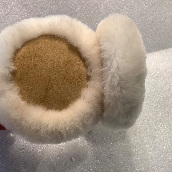 UGG Womens' Chestnut Dyed Shearling Ear Muffs One Size - Picture 4 of 10